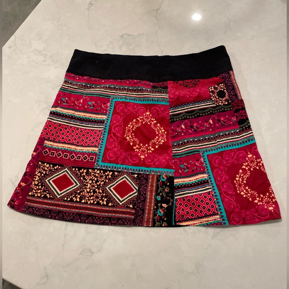 Elegant Patchwork Mini Skirt in Red and Black